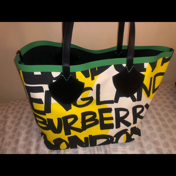 Authentic Burberry graffiti large tote bag - Picture 4 of 6